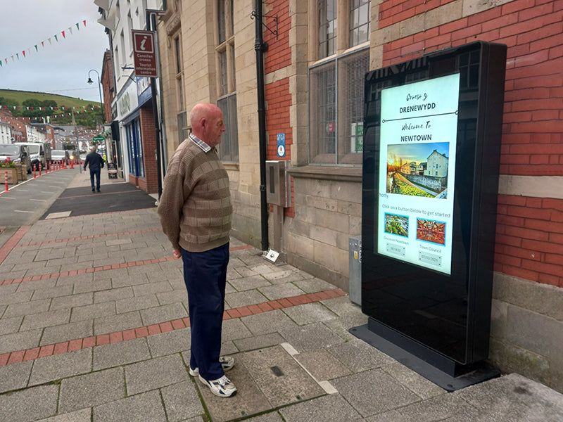 55" FREESTANDING PCAP OUTDOOR TOUCH SCREEN POSTER