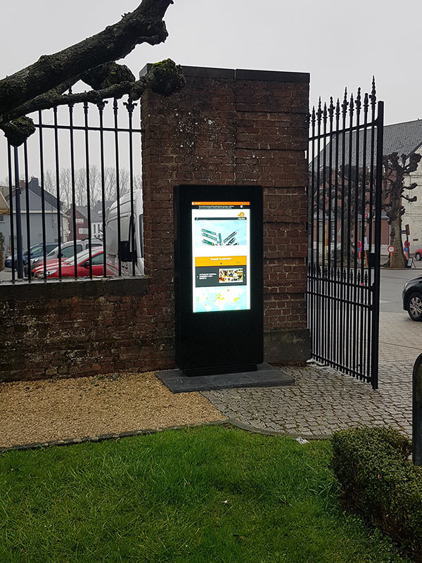 43" FREESTANDING OUTDOOR DIGITAL POSTER
