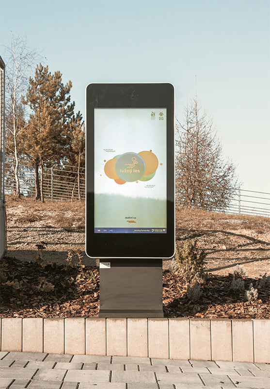 43" WALL-MOUNTED PCAP OUTDOOR TOUCH SCREEN