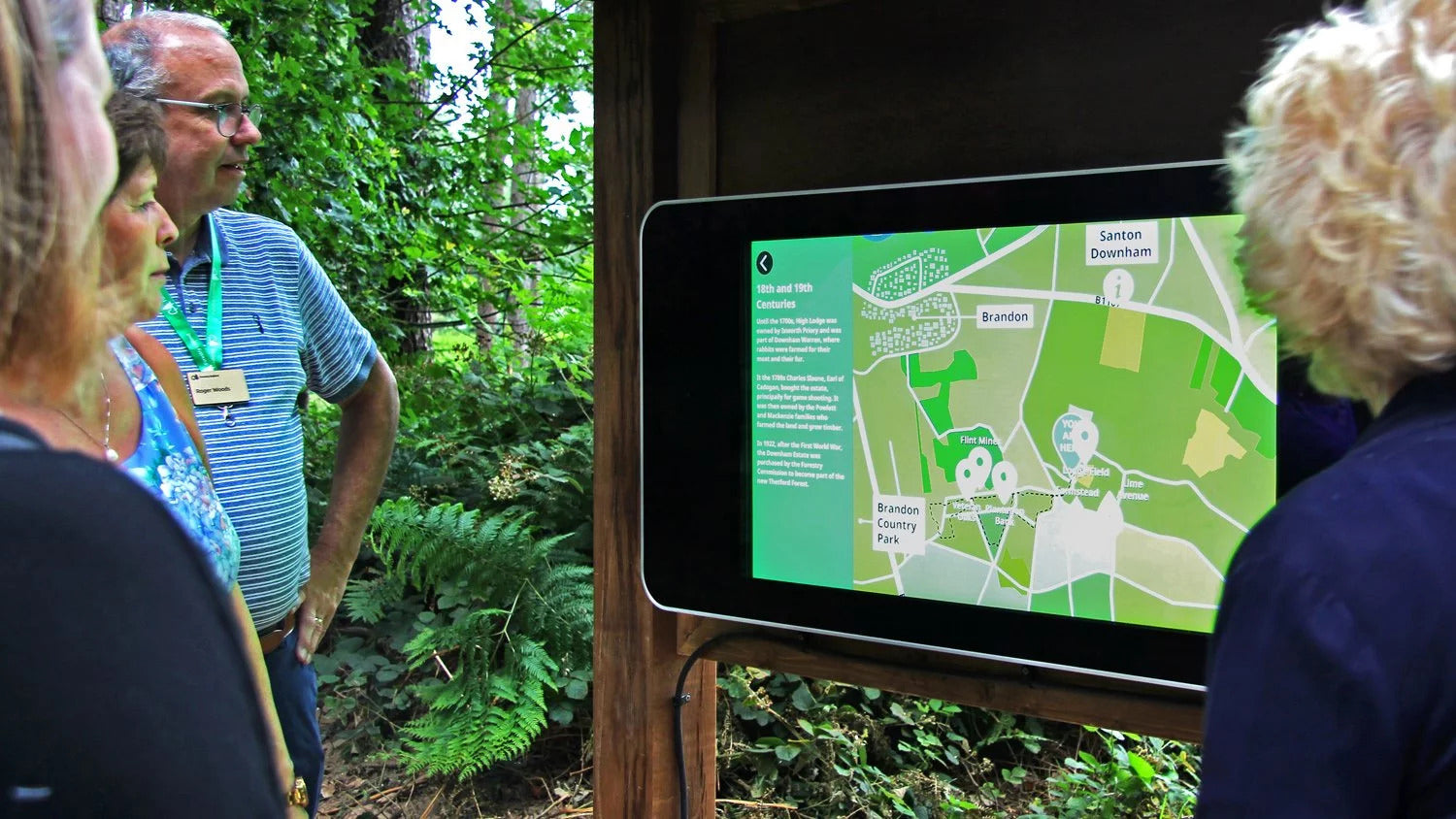 75" WALL-MOUNTED PCAP OUTDOOR TOUCH SCREEN