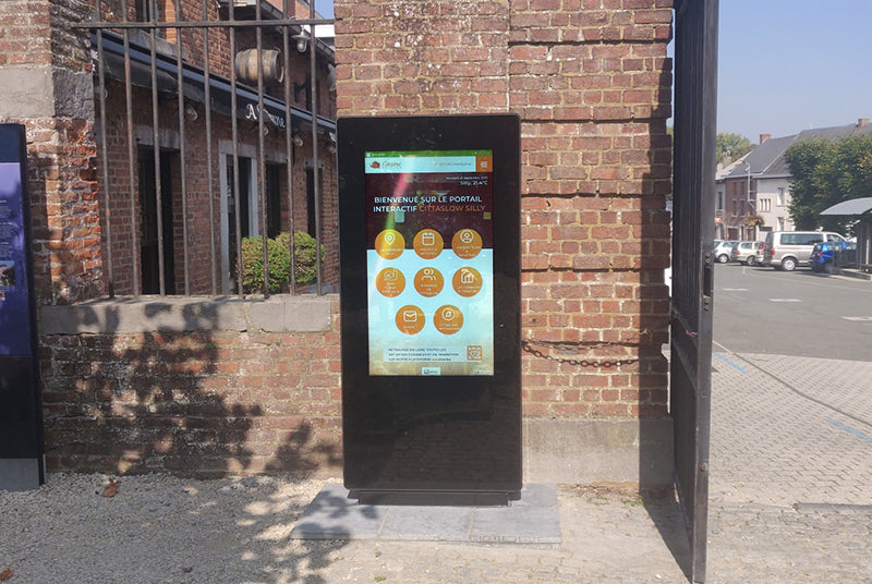 65" FREESTANDING OUTDOOR DIGITAL POSTER