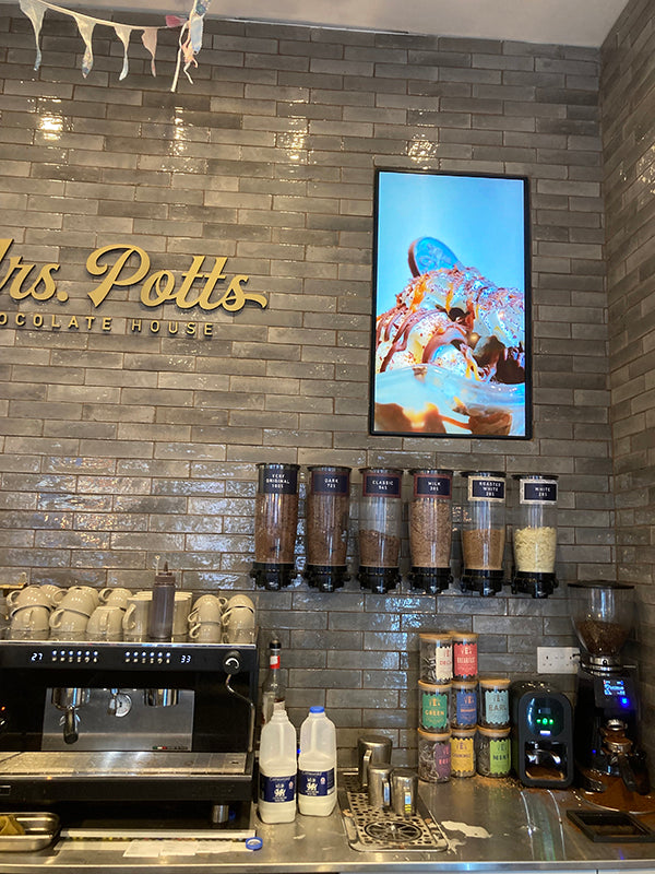 55" HIGH VIBRANCE ANDROID ADVERTISING DISPLAY