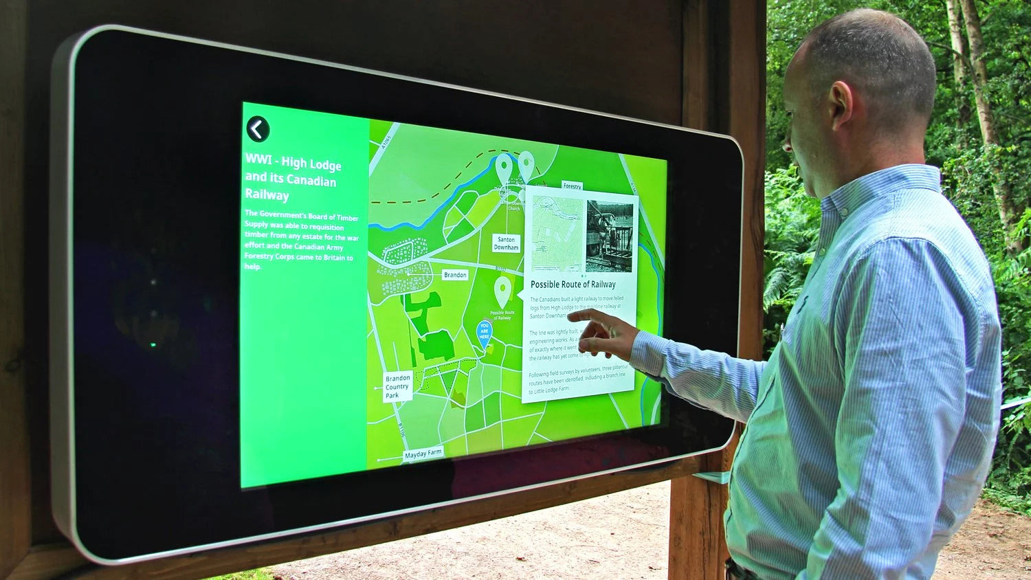 75" WALL-MOUNTED PCAP OUTDOOR TOUCH SCREEN